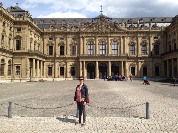 Talia in front of the Residenz in Wurzburg